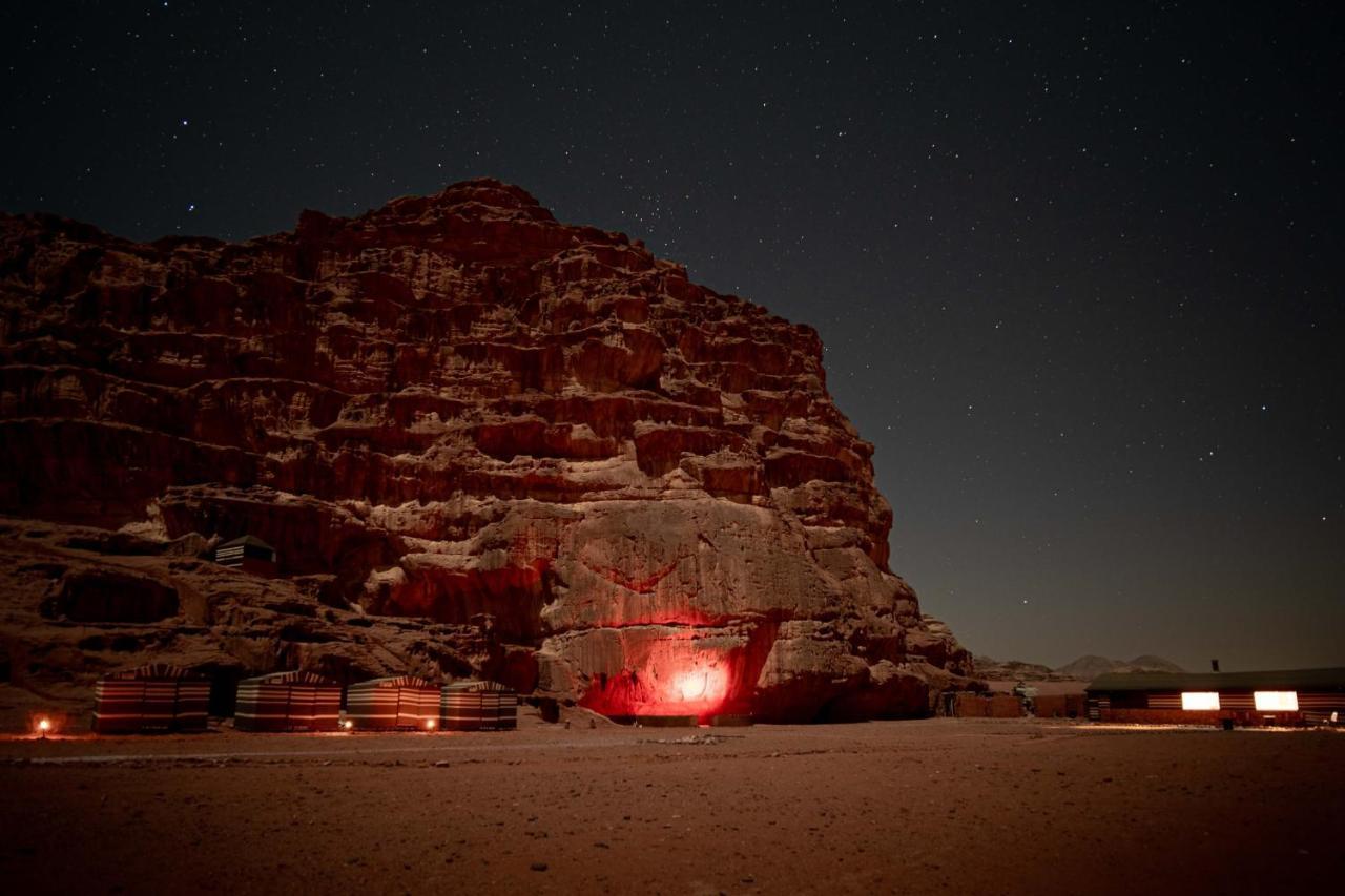 Magic Bedouin Star & Tours Hotel Вади Рум Екстериор снимка