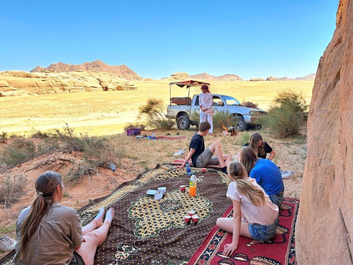 Magic Bedouin Star & Tours Hotel Вади Рум Екстериор снимка